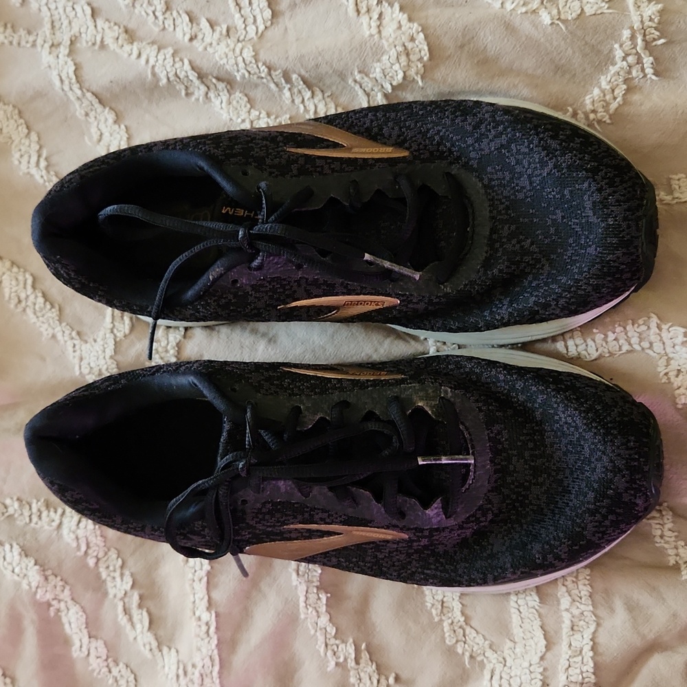 Brooks tennishoes